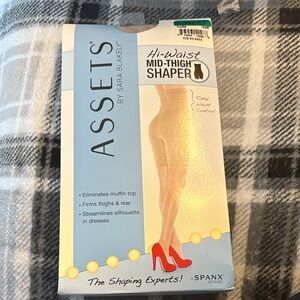 ASSETS by Sara Blakely Hi-Waist Shaper in Nude